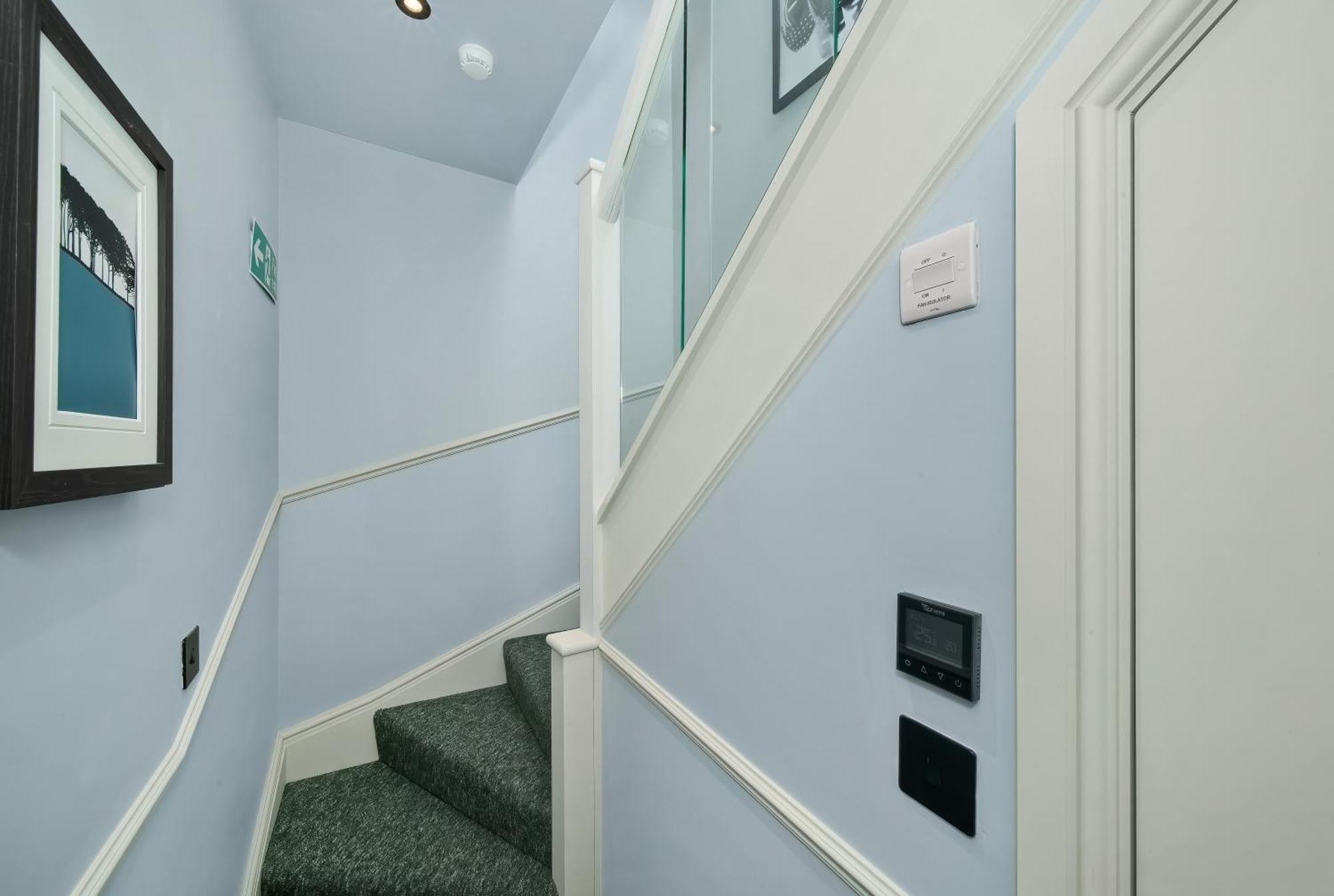 Nine Elms Modern Studio Apartments Лондон Экстерьер фото